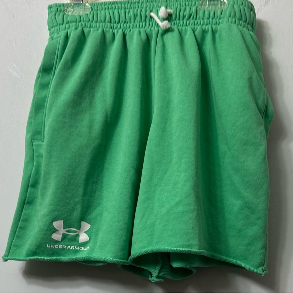 Under Armour Women's Vibrant Green Athletic Shorts/cotton